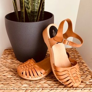 Tan color Swedish Hasbeens!